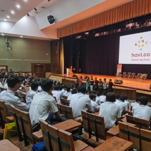 朋友的姐姐 party at IIT Gandhinagar